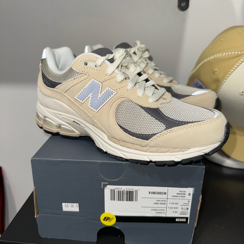New Balance Men's Cream and Gray Sneakers